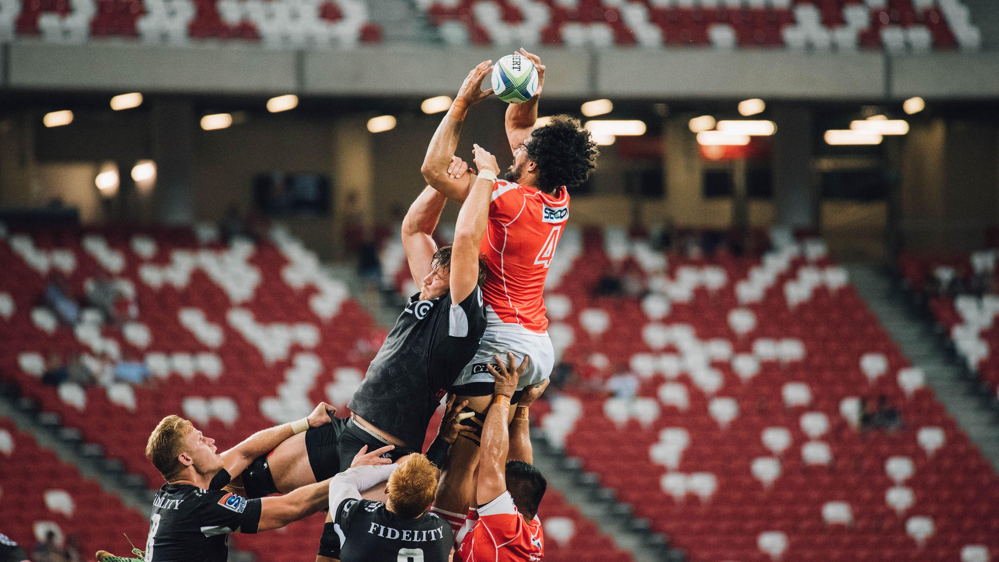 辽宁队合奏CBA最美交响 赵继伟化身乐队指挥家